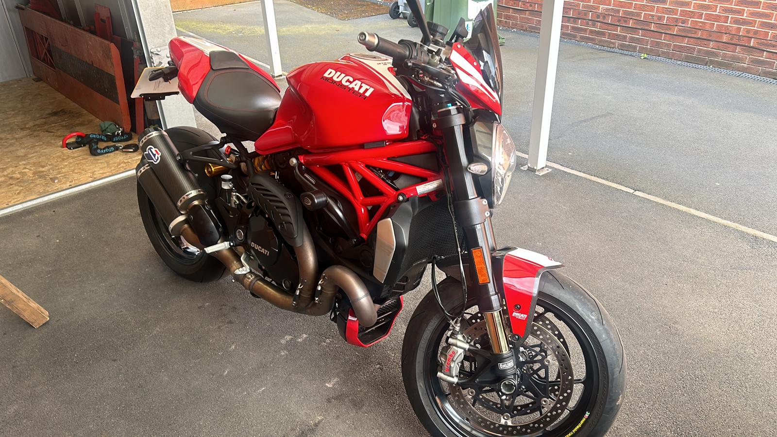 Monster 1200R 3.jpg
