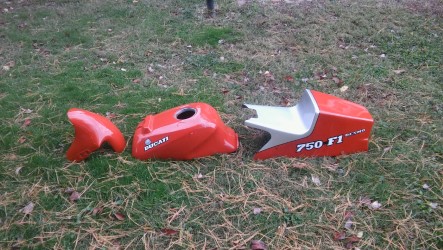 Montjuich seat, tank fender.jpg