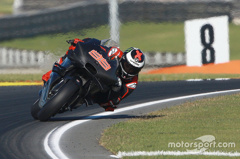 motogp-valencia-november-testing-2016-jorge-lorenzo-ducati-team.jpg