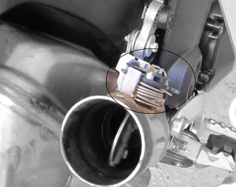 multistrada_1200_exhaust_valve-L.jpg