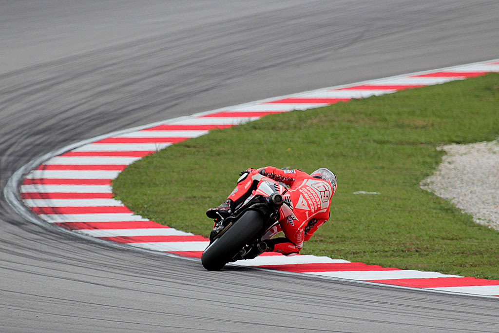 nicky-hayden-sepang-motogp-fp4-2013.jpg