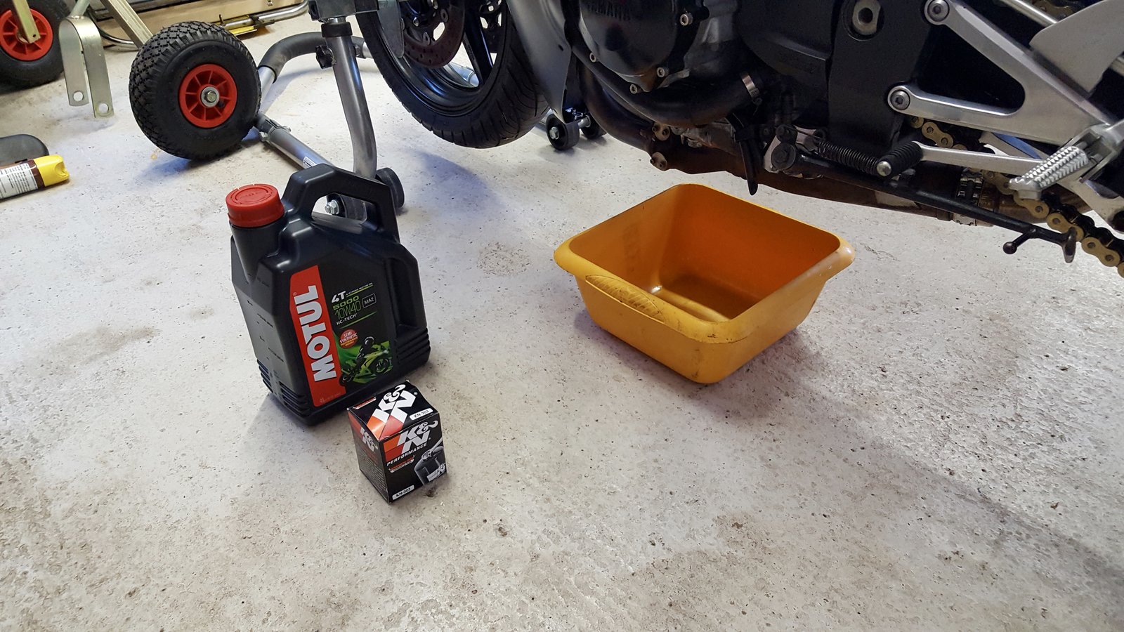 Oil and filter.jpg