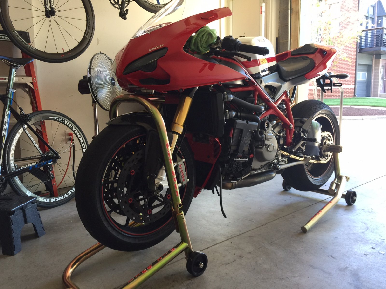 Pit Bull Custom Stand for 1098RS .jpg