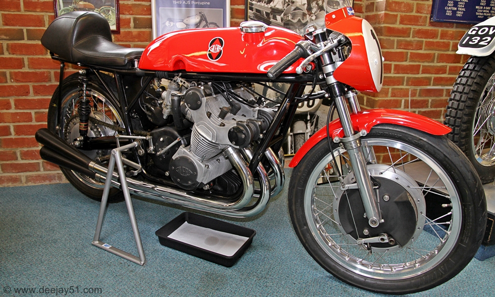 SAMMYM 1957GIL5004A.jpg