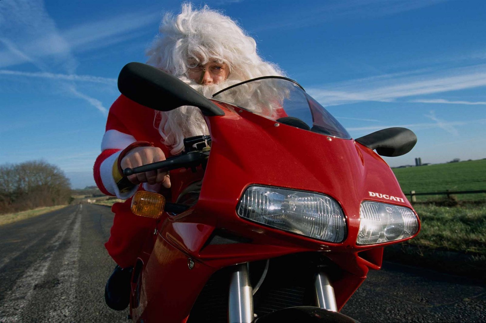 santa-ducati-560232348.jpg