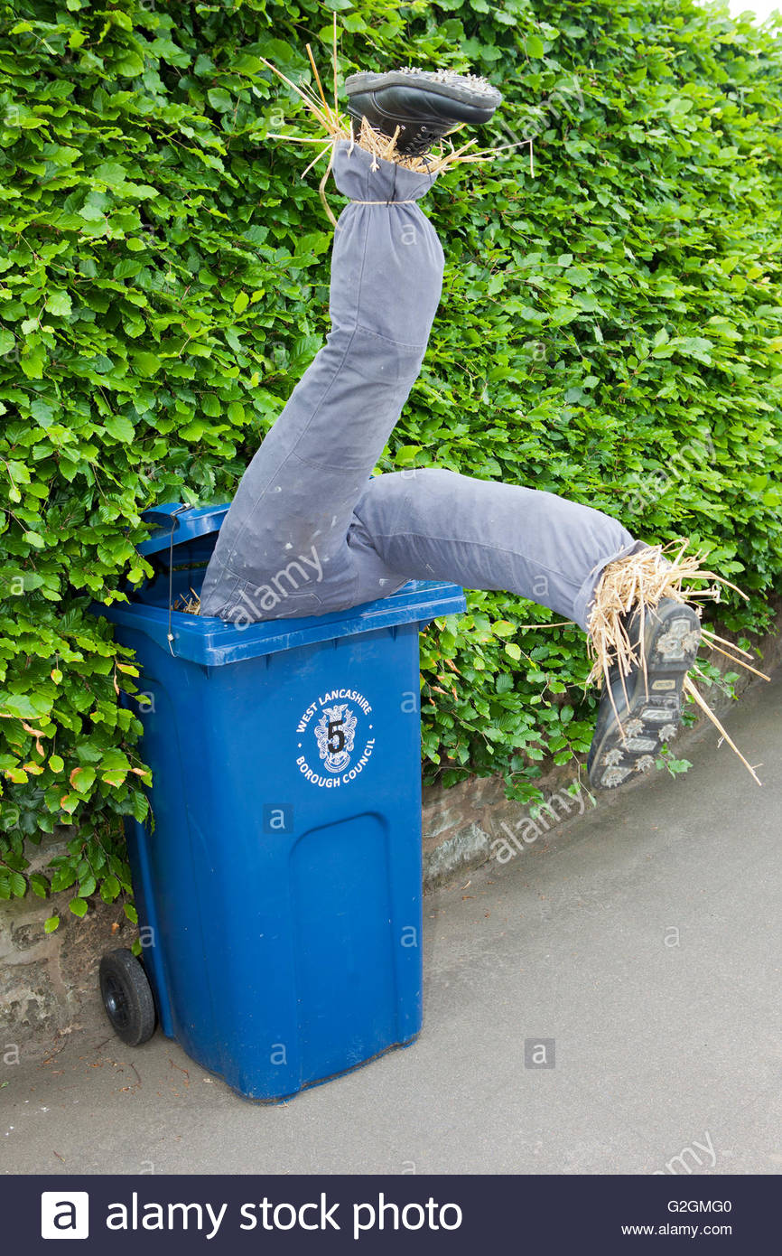 scarecrow-of-straw-upended-in-wheelie-bin-with-his-legs-in-the-air-G2GMG0.jpg