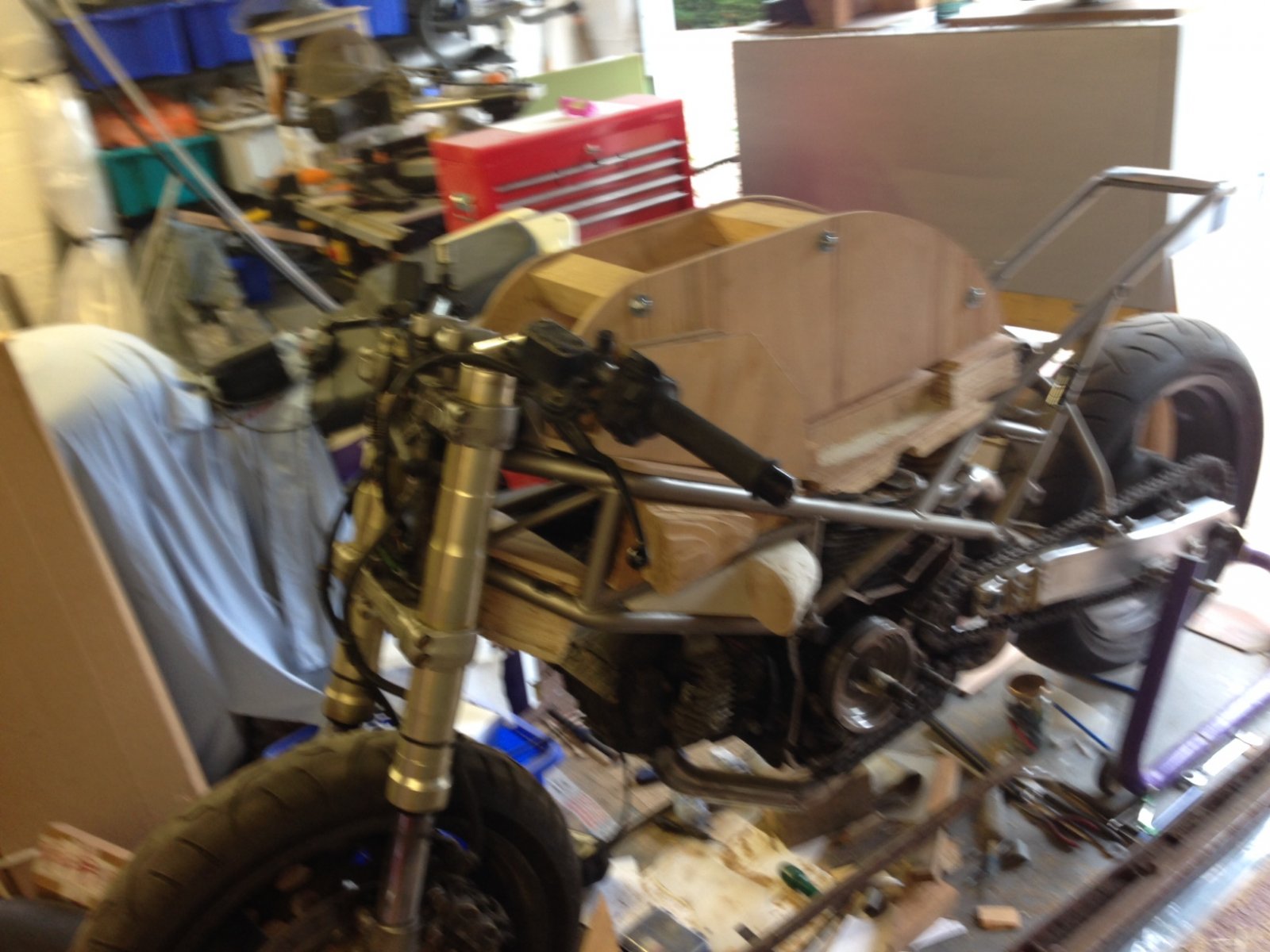 scoops, tank and coil box behind headstock.JPG