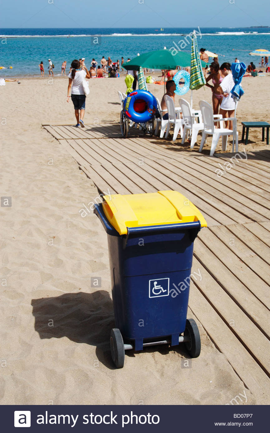 small-wheelie-bin-with-disabled-sticker-near-wheelchair-accessible-BD07P7.jpg