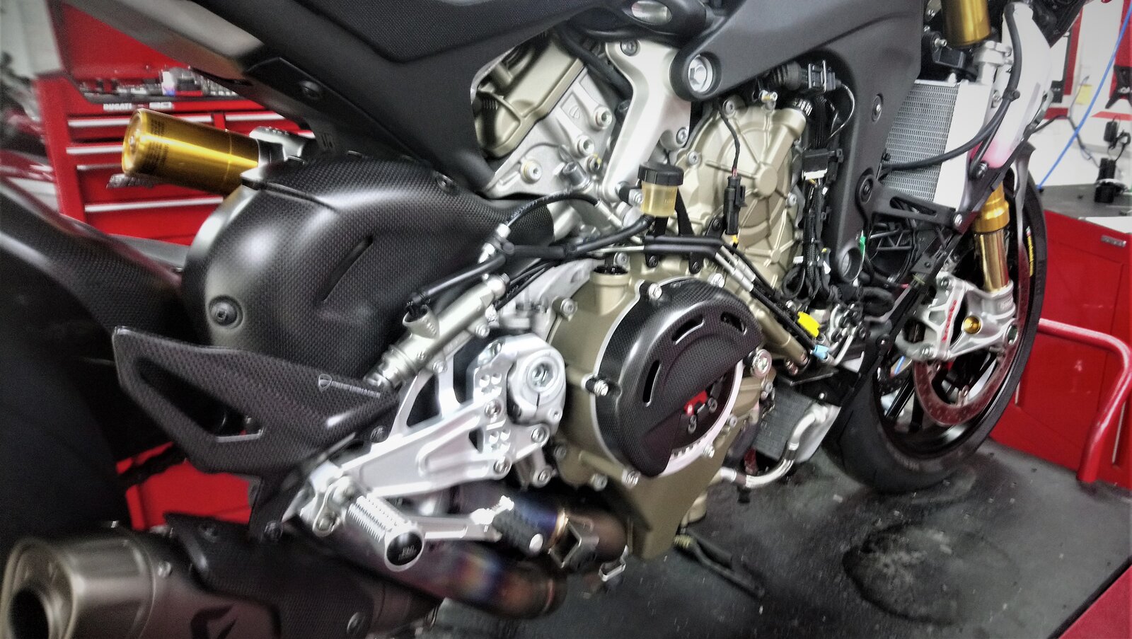v4r naked 1 (2).jpg