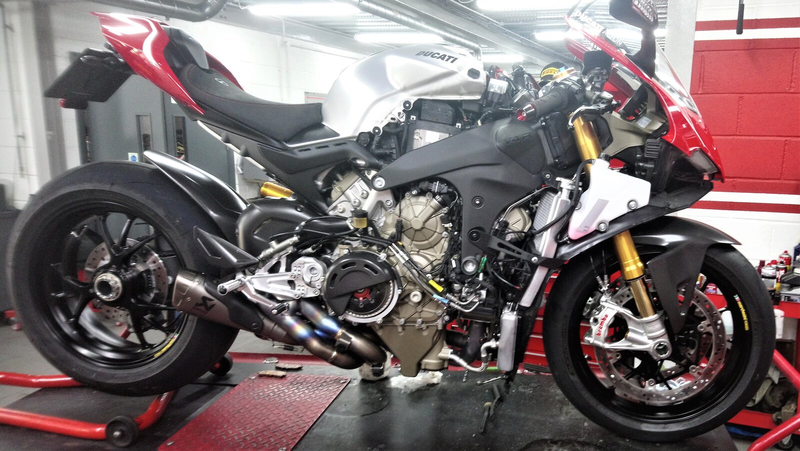 v4r naked 2 (2).jpg