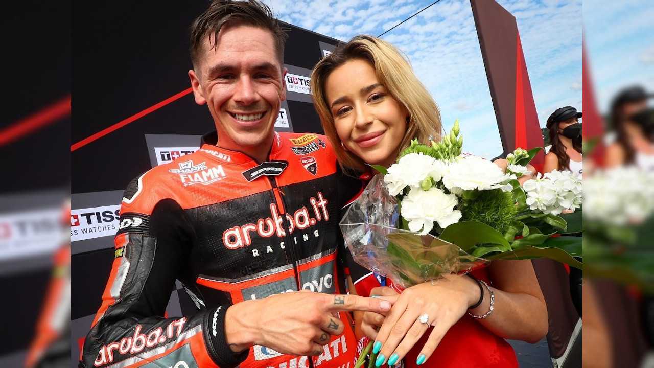 wsbk-racer-scott-redding-proposes-to-girlfriend-on-podium.jpg