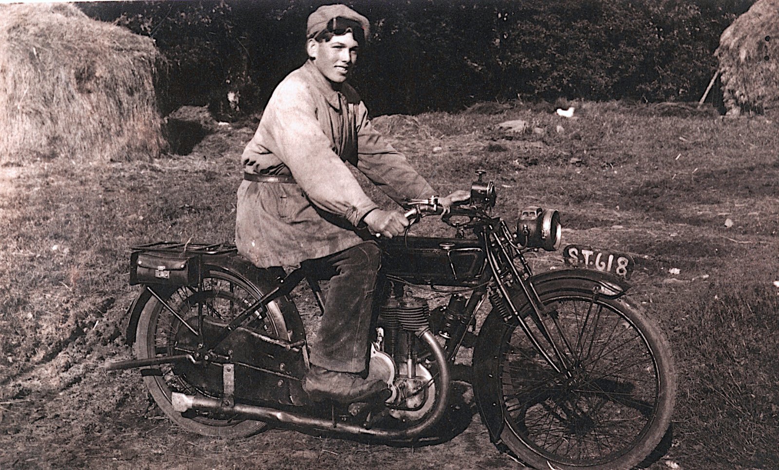 Wull Blackie with 3 ½ hp Sunbeam (1920-22).jpg