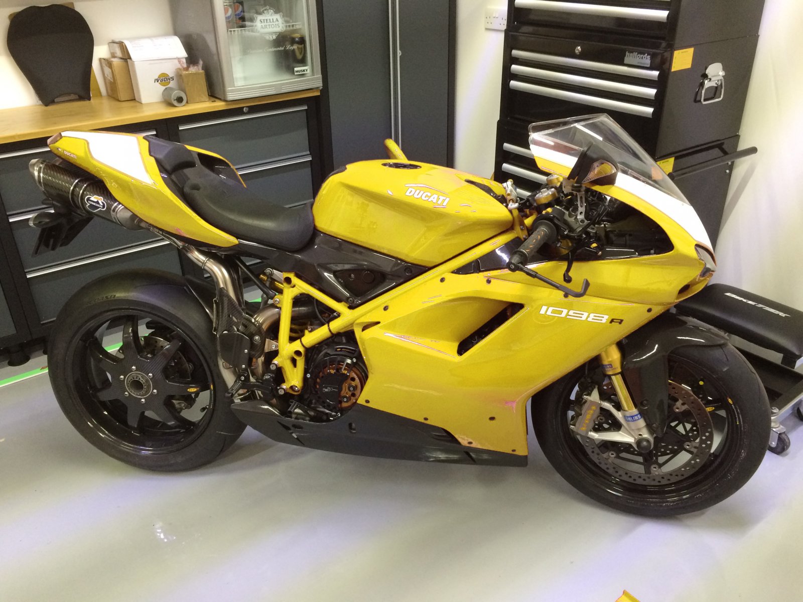 Yellow 1098R.jpg