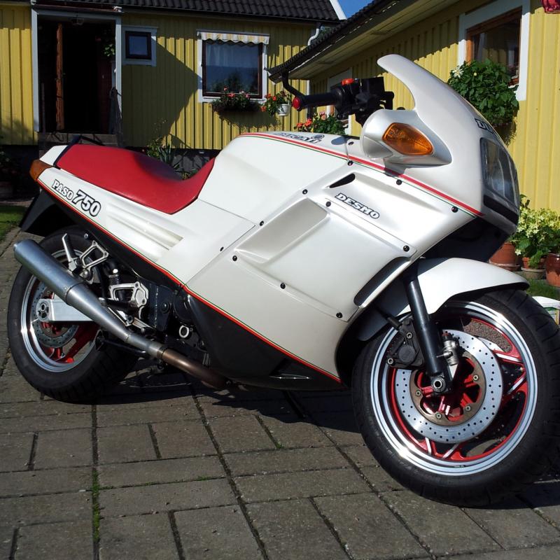 Ducati 906 paso