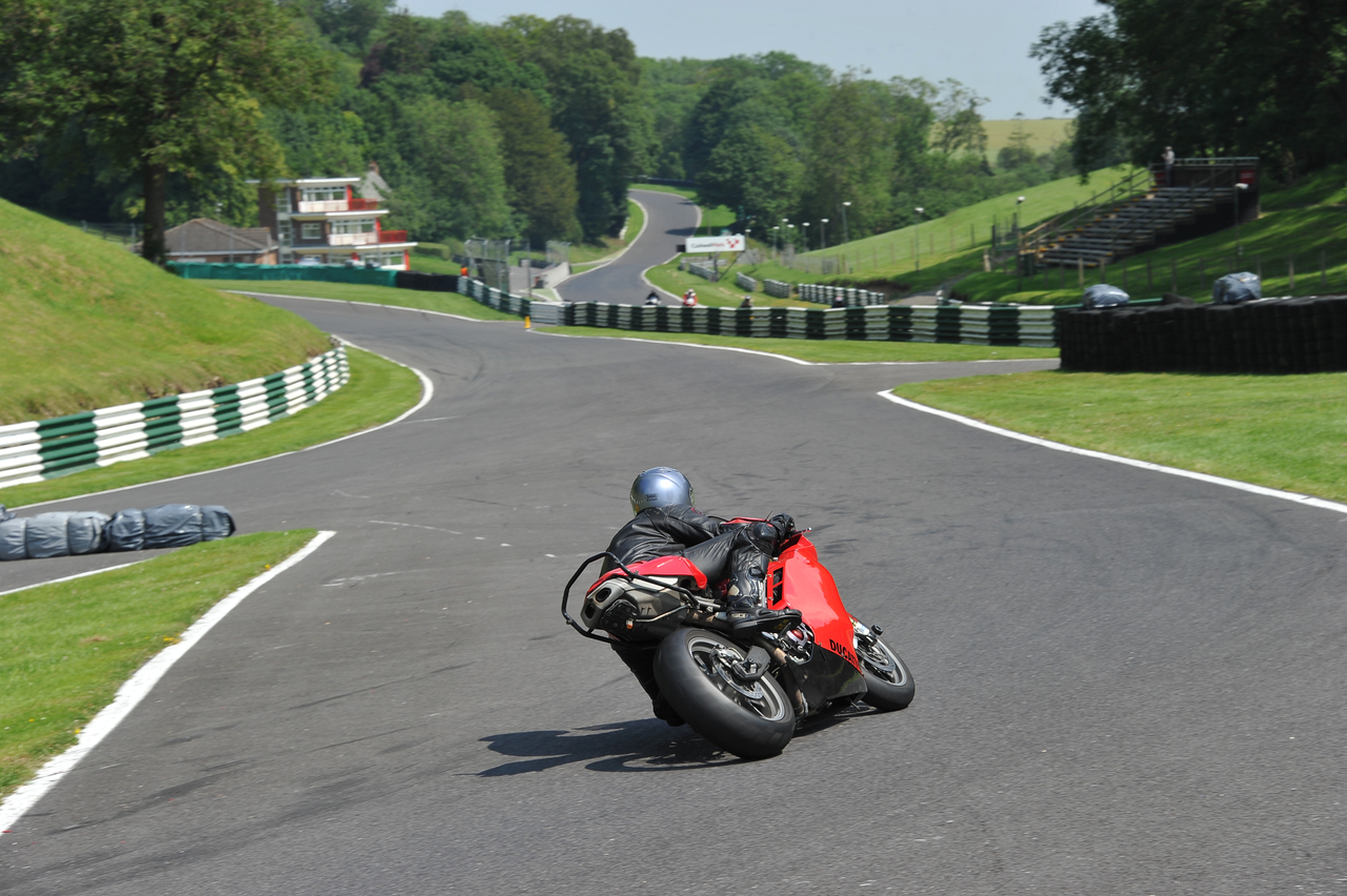 04-07-2011 No Limits Trackday Cadwell Park