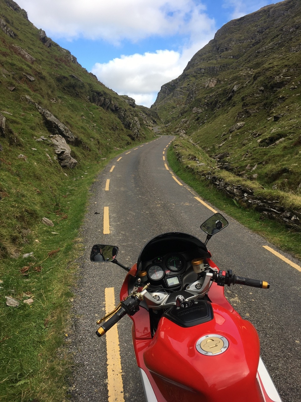 The approach road to Ballaghbeama Gap