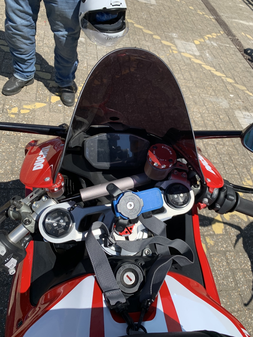 Cockpit ram bolt quadlock