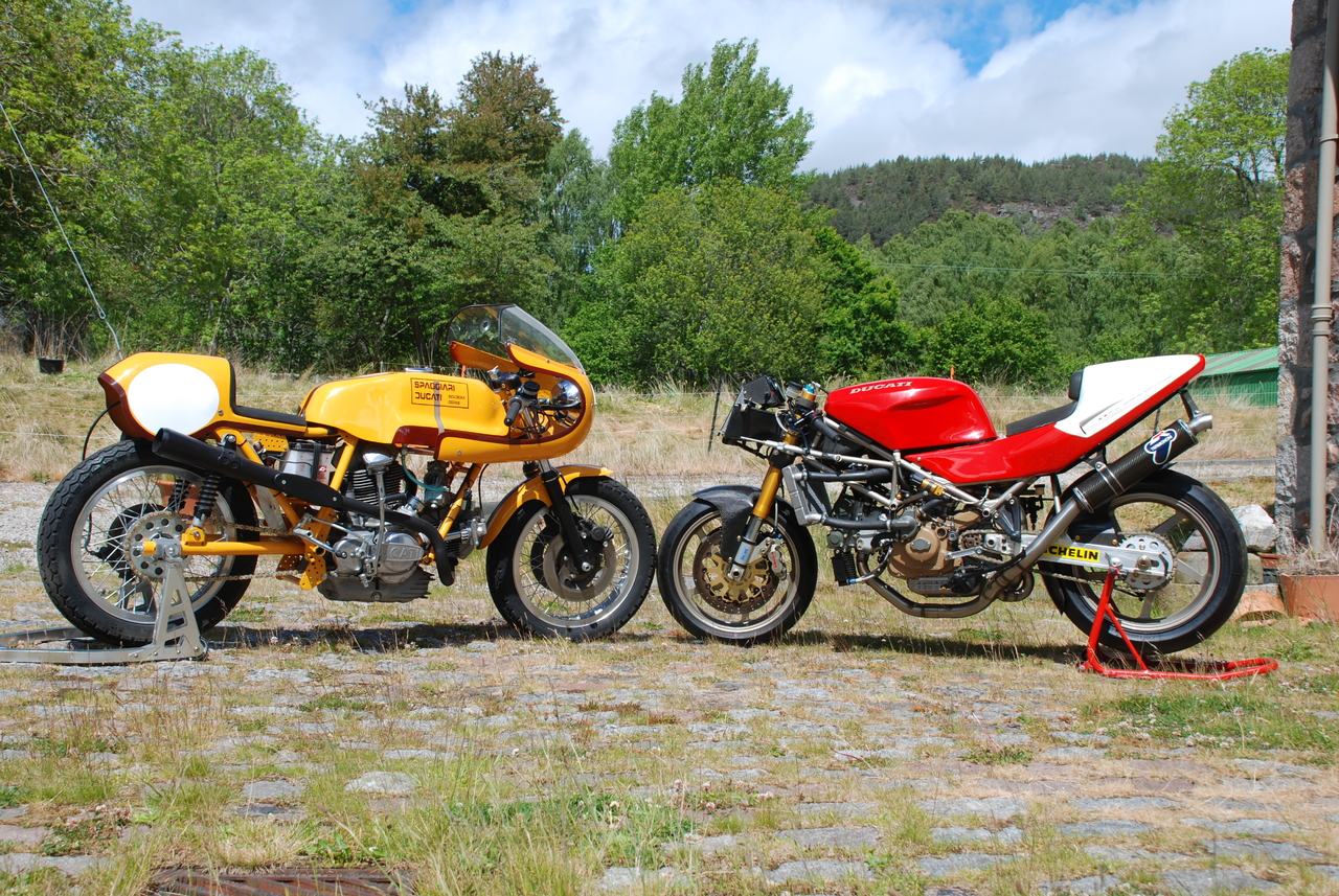 Two works race bikes, 20 year apart.
