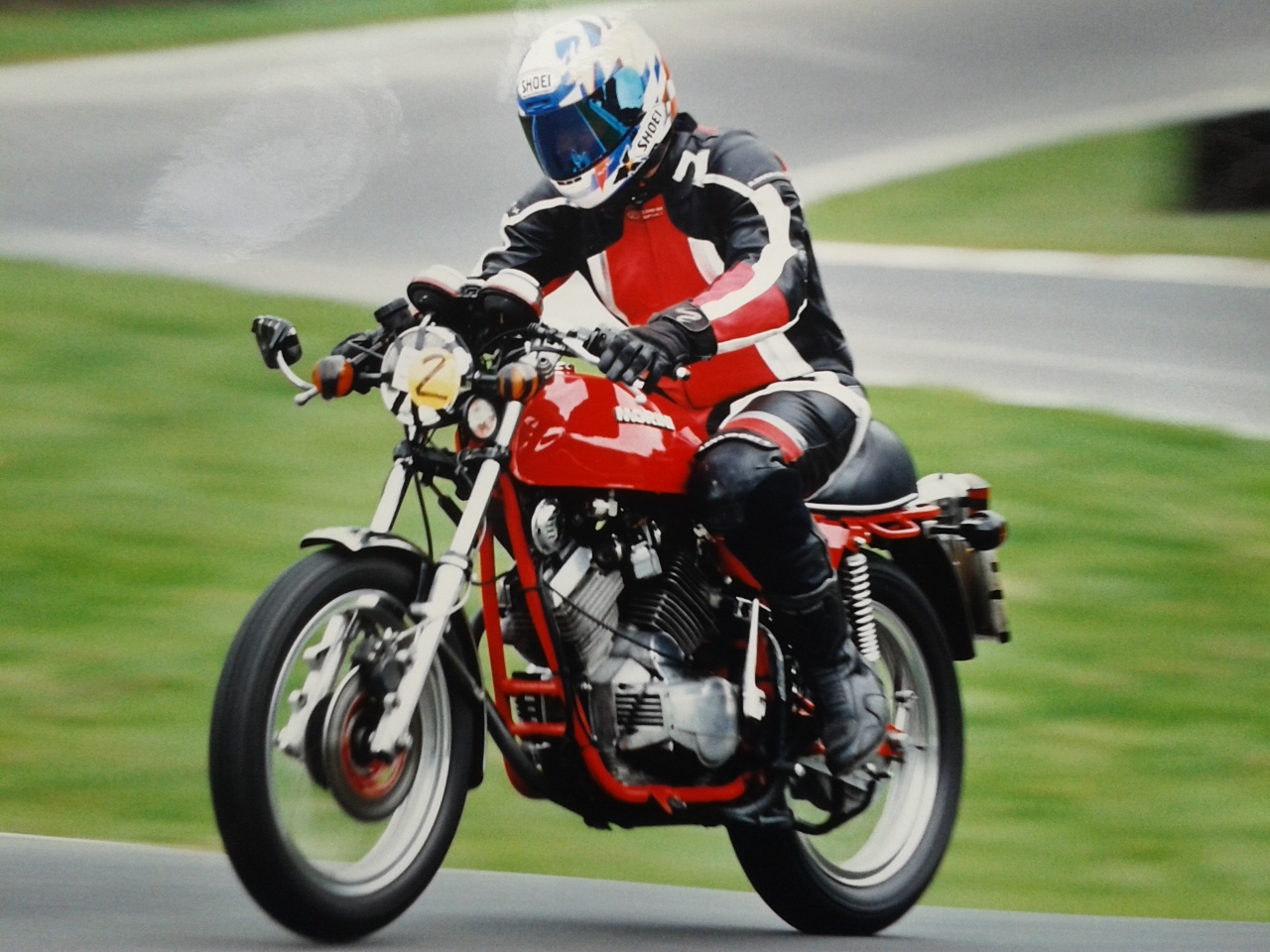 In action at Cadwell...1981 Morini 400cc big bore kit,gas flowed heads ,L5 cam lightened...