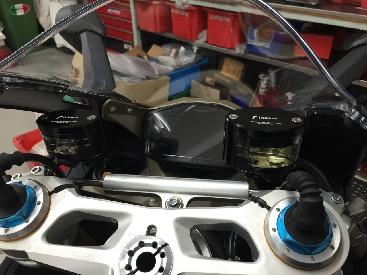 Rizoma front break &amp; clutch fluid tank