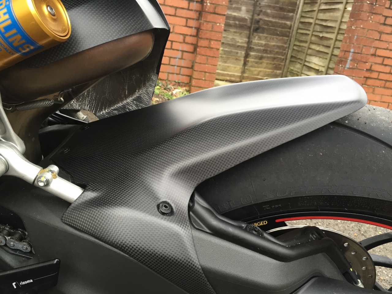 Hugger (Conquest Carbon)