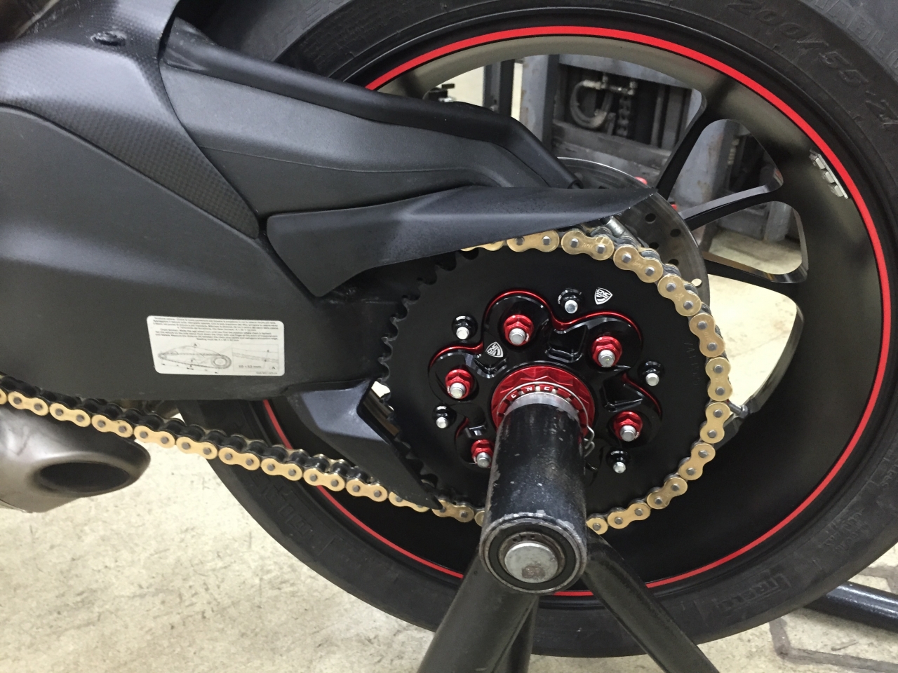 CNC Rear sprocket &amp; flange kit (Supplied by Conquest Carbon)