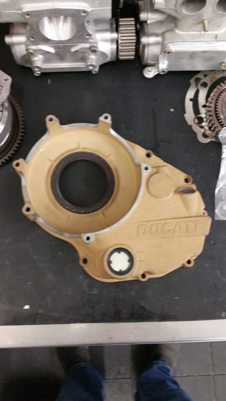 Magnesium alloy clutch housing