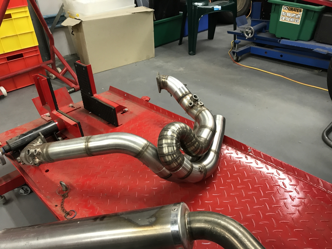 MUTHA OF AN EXHAUST<br />
998