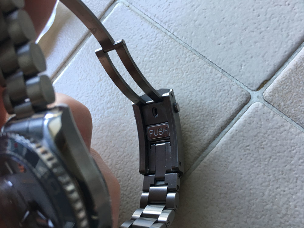 Omega Seamaster Ocean bracelet adjustment Page 1 Watches