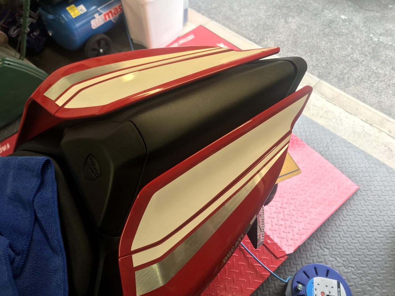 A couple of simple decals added.