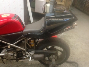 Carbon Single seat with black Gel coat
