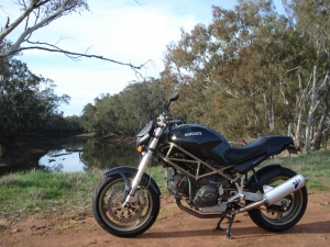 Ducati Monster 900 001