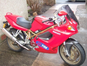 ST2 Comfort fairing and red seat cover