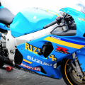 Srad gets new decals, black wheels and carbon Akra can