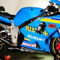 Srad gets new decals, black wheels and carbon Akra can